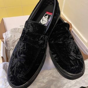 VANS Skate Style 53 Velvet Shoes in Black, size 10.5, NEW-NEVER WORN.